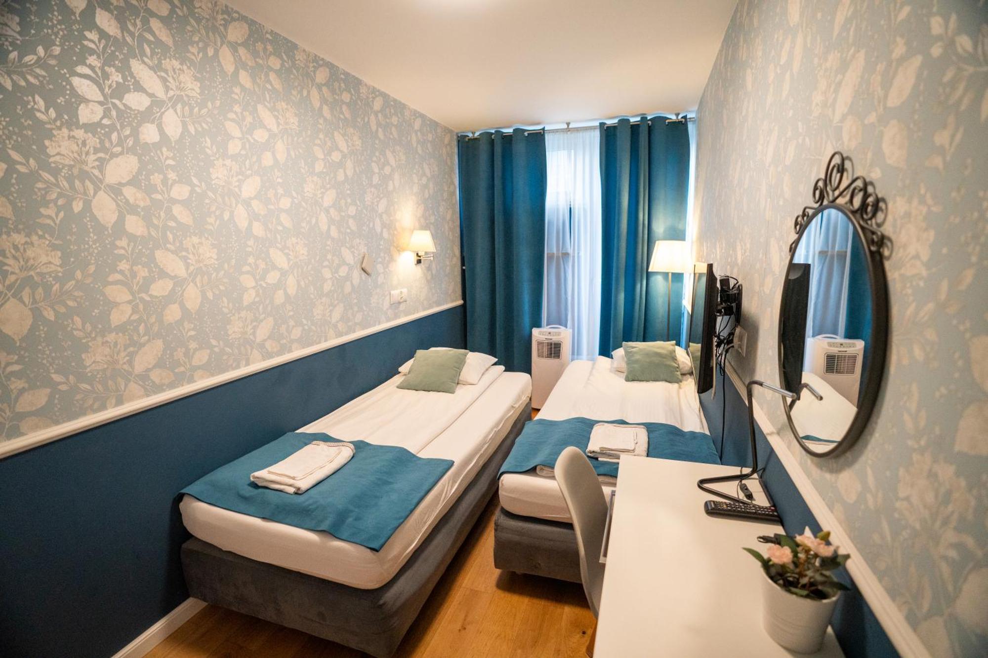 Apartament Hotel Grzybowska 9 Warsaw Exterior photo